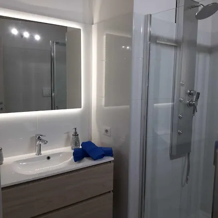 Lady Jolanda Oda ve Kahvaltı