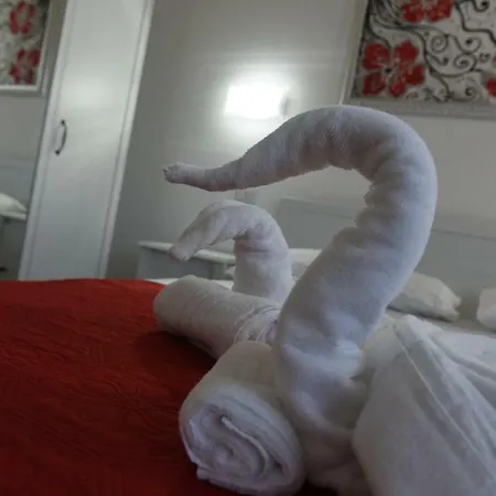 Lady Jolanda Oda ve Kahvaltı 4*