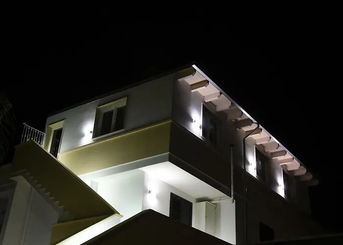 Lady Jolanda 4* ポルト・チェザーレオ