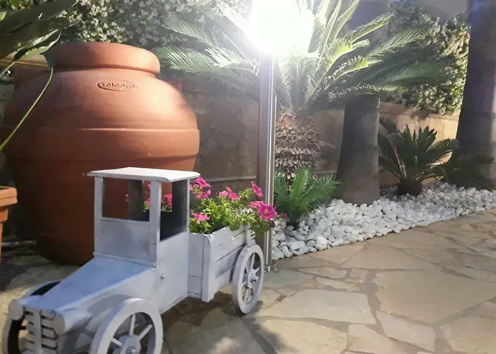 Lady Jolanda 4* ポルト・チェザーレオ